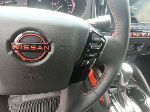 Used 2025 Nissan Frontier PRO-4X AWD/4WD image 23