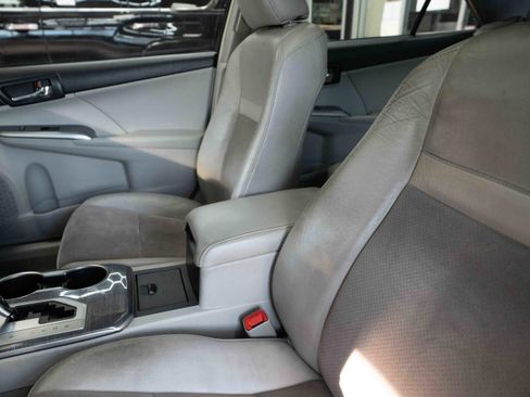 Used 2012 Toyota Camry XLE image 10