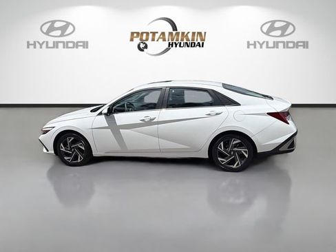 Used 2024 Hyundai Elantra SEL w/ Convenience Package FWD image 8