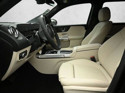 Certified 2025 Mercedes-Benz GLB 250 4MATIC image 8