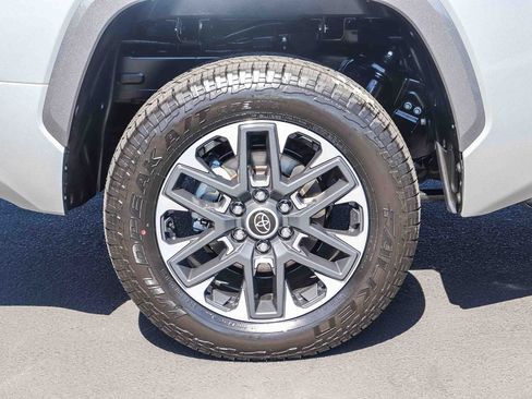 Used 2024 Toyota Tundra Limited AWD/4WD image 6