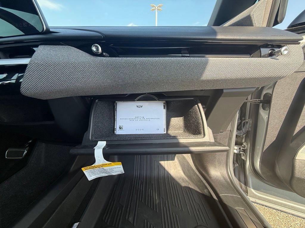 Used 2025 Cadillac Optiq Sport 2 w/ LPO, Floor Liner Package AWD/4WD image 32