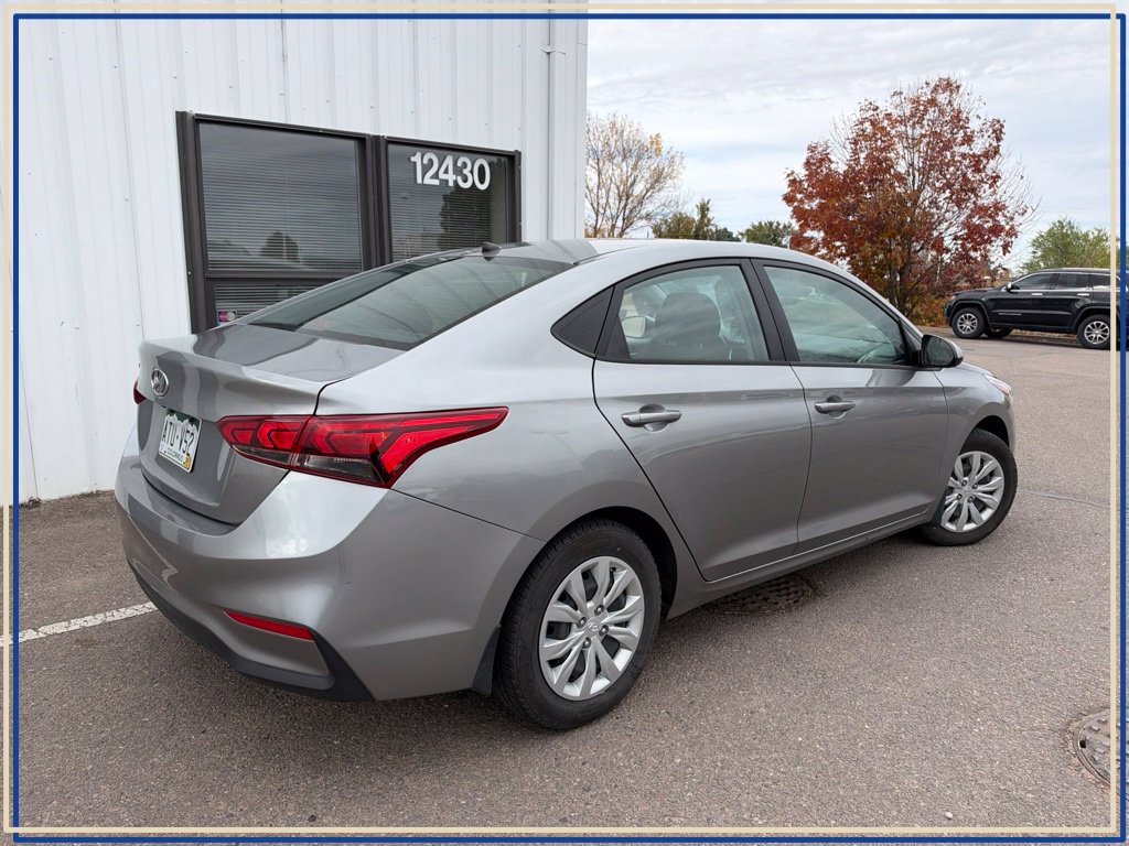 Used 2022 Hyundai Accent SE FWD image 3