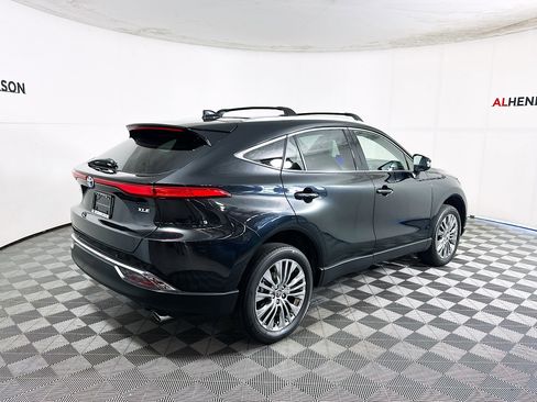 Used 2024 Toyota Venza XLE image 3