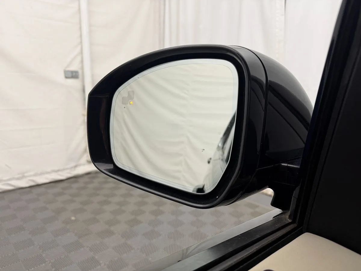 Used 2020 Land Rover Discovery Landmark AWD/4WD image 21