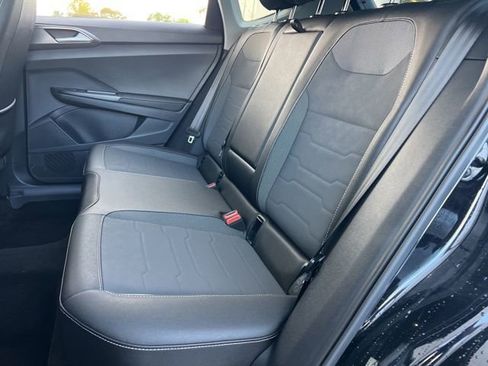 Certified 2025 Volkswagen Taos SE image 29