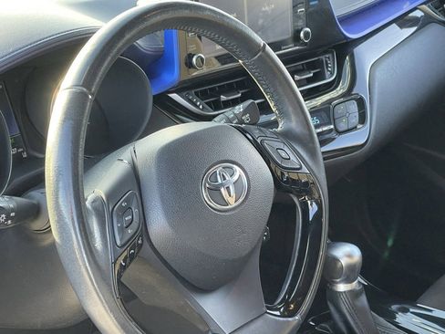 Used 2021 Toyota C-HR XLE image 5