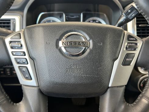Used 2017 Nissan Titan SV AWD/4WD image 35