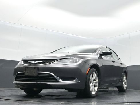 Used 2015 Chrysler 200 Limited w/ Convenience Group image 8
