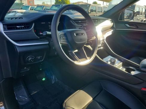 Certified 2025 Jeep Grand Cherokee L Limited w/ Luxury Tech Group II image 19