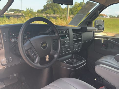 Used 2024 Chevrolet Express 2500 w/ Driver Convenience Package RWD image 8