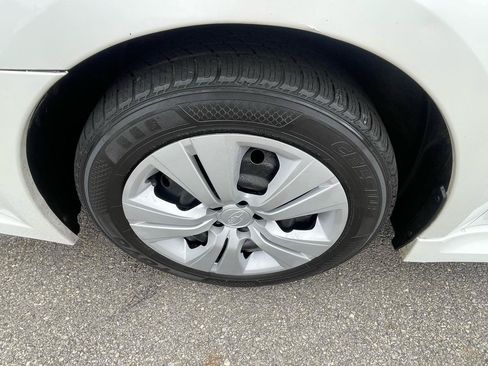 Used 2011 Subaru Legacy 2.5i AWD/4WD image 18