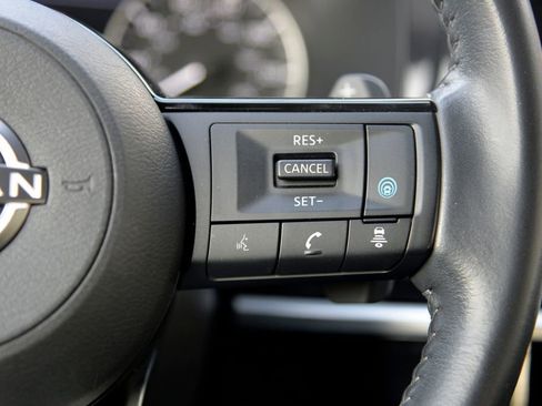 Used 2022 Nissan Pathfinder SV image 23