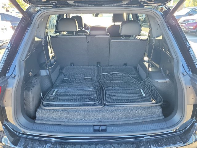 Certified 2023 Volkswagen Tiguan SE R-Line FWD image 7