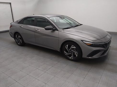 Used 2025 Hyundai Elantra Sport FWD image 11