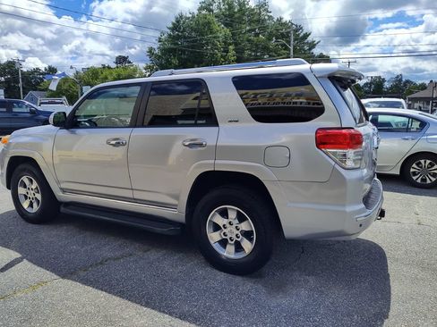 Used 2010 Toyota 4Runner SR5 AWD/4WD image 5