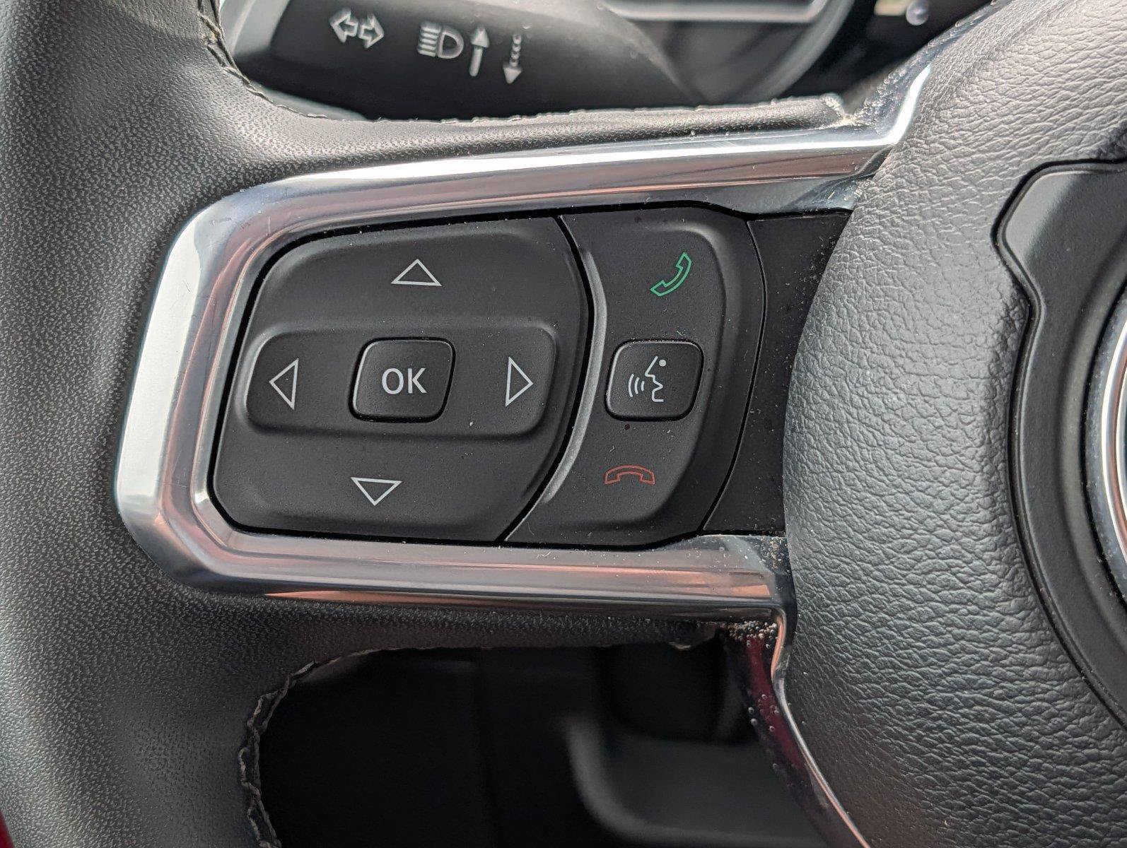 Used 2025 Jeep Wrangler Unlimited Sahara AWD/4WD image 23