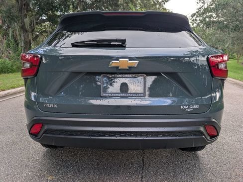 Used 2025 Chevrolet Trax LS w/ LS Convenience Package FWD image 7