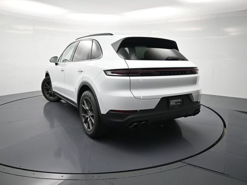 Certified 2026 Porsche Cayenne AWD/4WD image 37