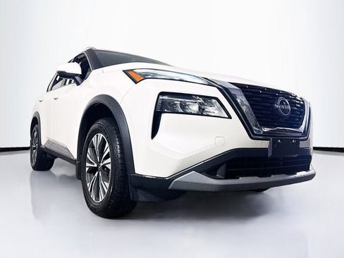 Used 2022 Nissan Rogue SV w/ SV Premium Package image 3