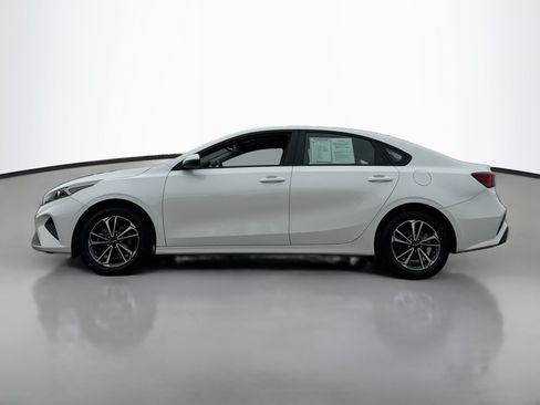 Used 2023 Kia Forte LXS w/ LXS Technology Package FWD image 4