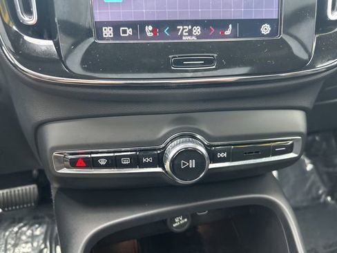 Certified 2025 Volvo XC40 B5 Plus image 25