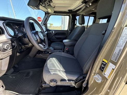 Used 2025 Jeep Wrangler Unlimited Sport AWD/4WD image 29