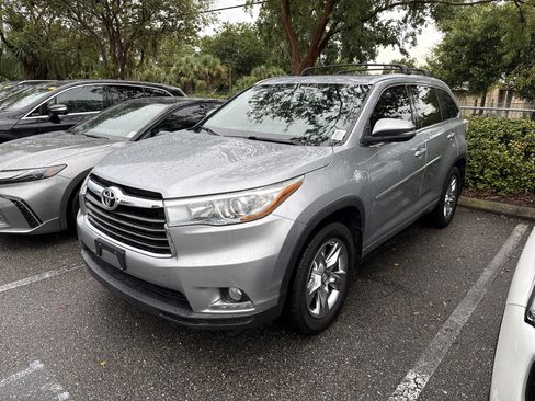 Used 2015 Toyota Highlander Limited AWD/4WD image 2