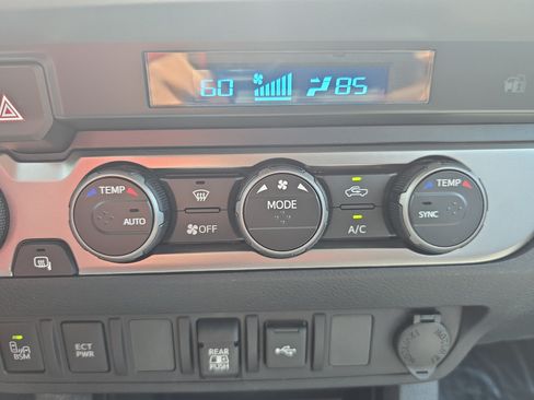 Used 2023 Toyota Tacoma SR5 w/ Technology Package AWD/4WD image 20