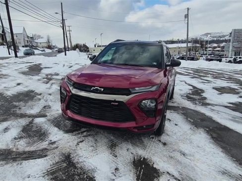 Used 2021 Chevrolet TrailBlazer RS w/ Sun and Liftgate Package image 4
