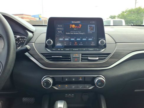 Used 2023 Nissan Altima 2.5 SV AWD/4WD image 9
