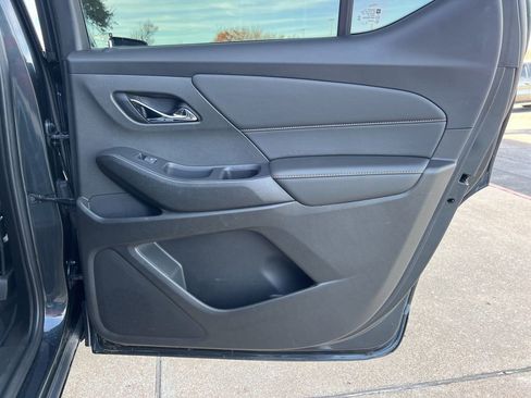 Used 2021 Chevrolet Traverse LT image 19
