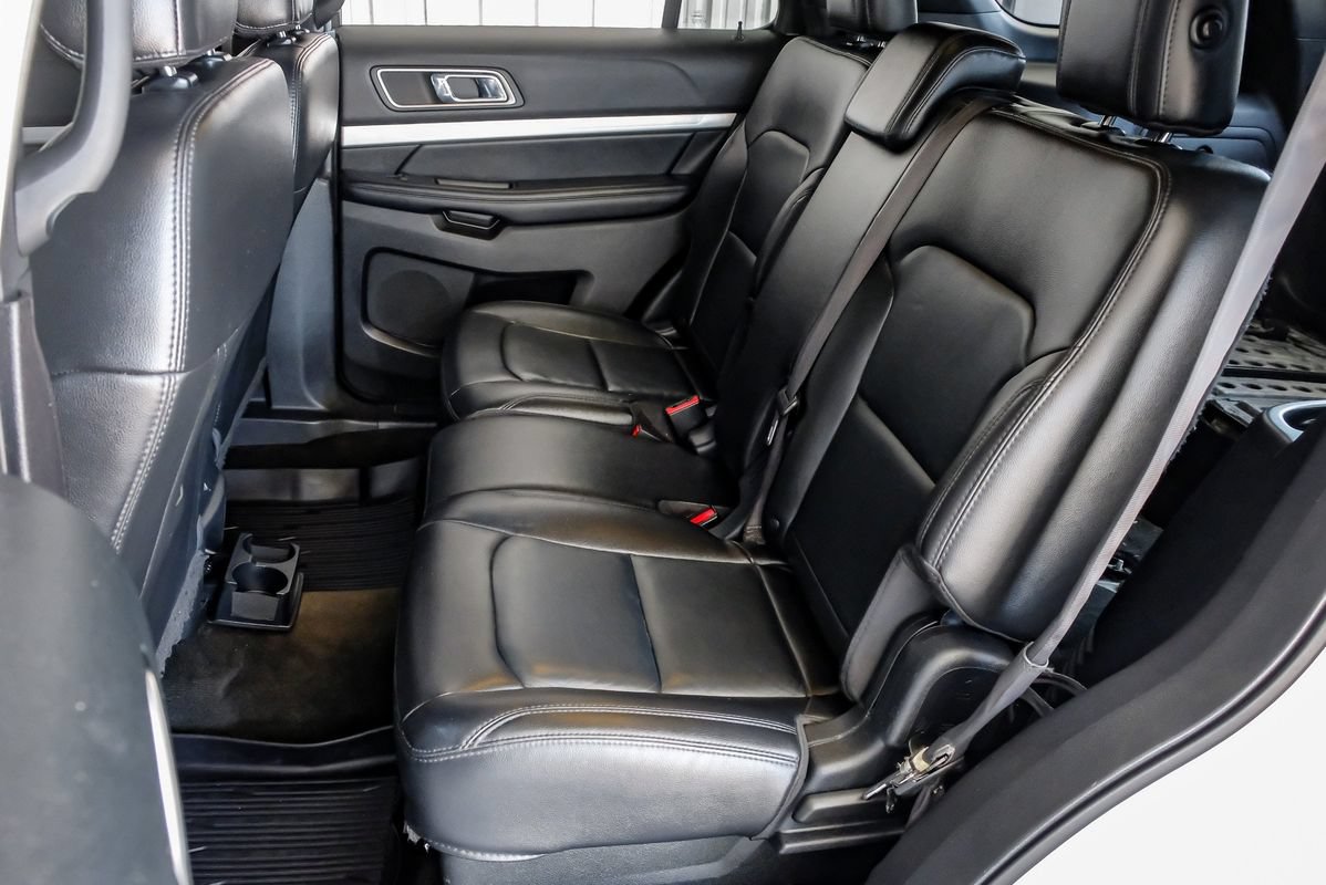 Used 2017 Ford Explorer XLT w/ Equipment Group 202A FWD image 38