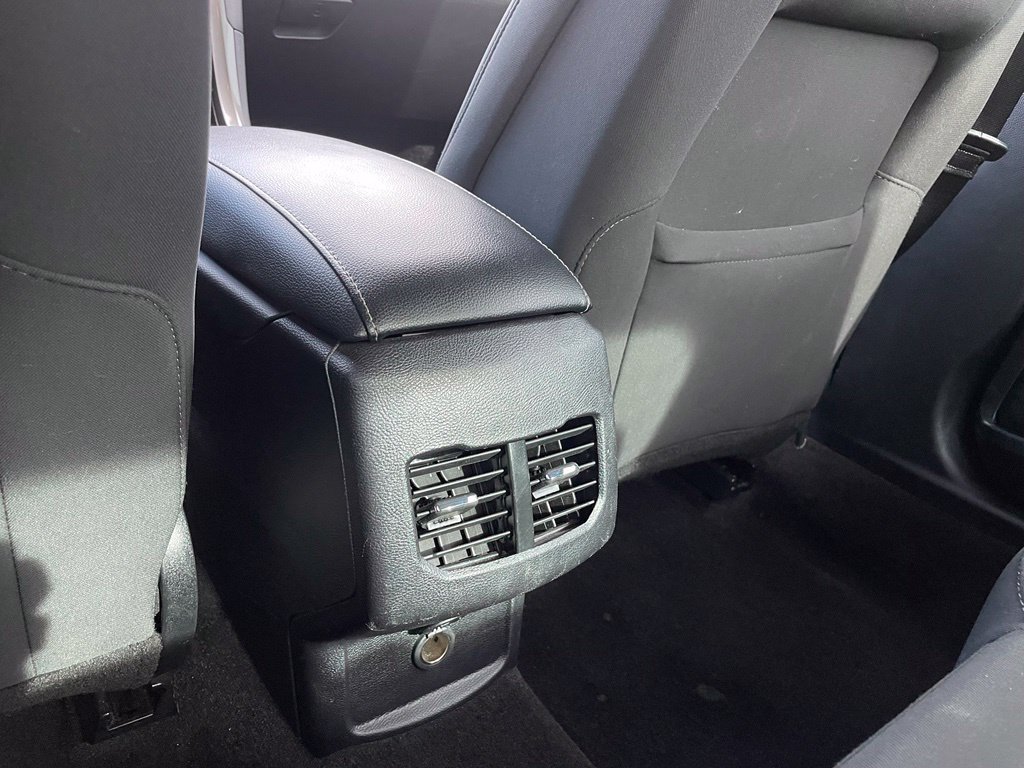 Used 2019 Ford Fusion SE FWD image 27