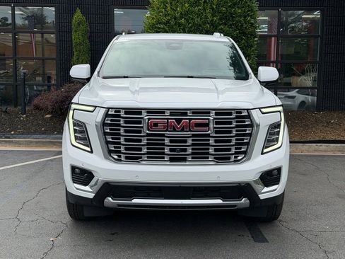Used 2025 GMC Yukon XL Denali RWD image 3