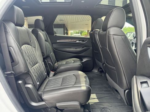 Used 2023 Buick Enclave Avenir w/ Avenir Technology Package AWD/4WD image 31