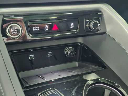 New 2025 Audi Q5 Premium image 16
