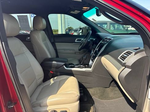 Used 2014 Ford Explorer XLT w/ Equipment Group 202A FWD image 18