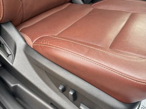 Used 2020 Chevrolet Suburban Premier w/ Premier Plus Edition image 20