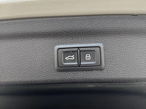 Used 2020 Audi Q3 2.0T Premium w/ Convenience Package image 16