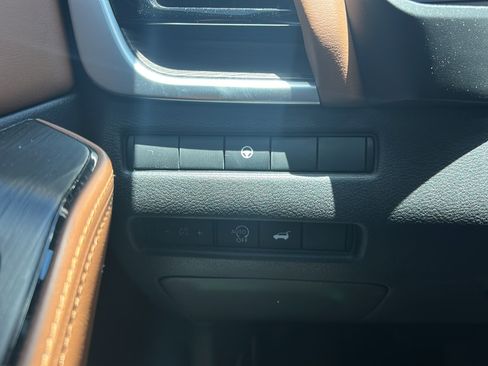 Used 2024 Nissan Rogue Platinum FWD image 31