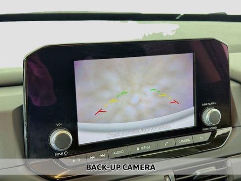 Used 2024 Nissan Pathfinder S image 4