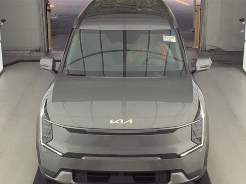 Used 2024 Kia EV9 Light Long Range RWD image 4