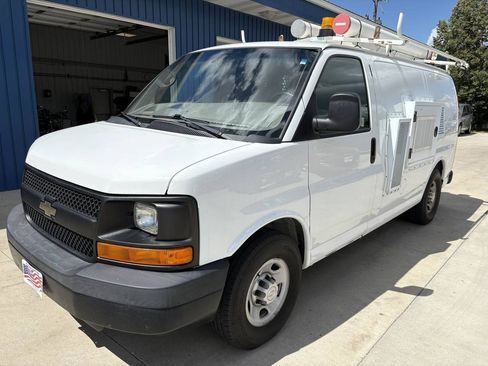 Used 2014 Chevrolet Express 2500 RWD image 2