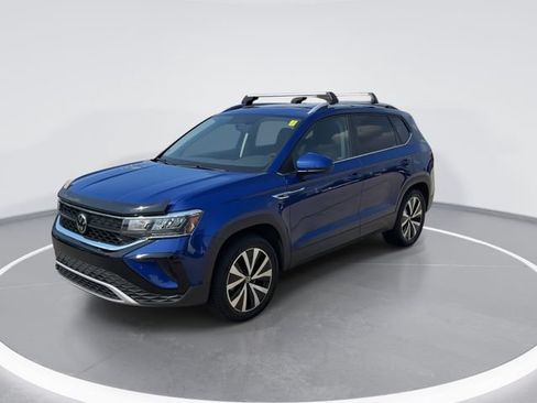 Used 2022 Volkswagen Taos SE FWD image 4