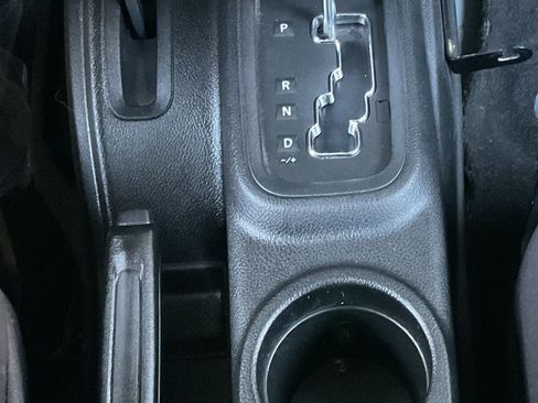 Used 2014 Jeep Wrangler Unlimited Rubicon w/ Connectivity Group AWD/4WD image 16
