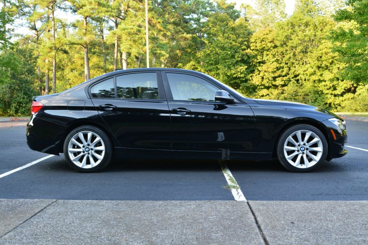 Used 2018 BMW 320i xDrive Sedan w/ Premium Package AWD/4WD image 4