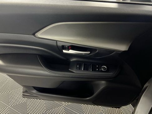 Used 2025 Toyota Grand Highlander AWD image 25