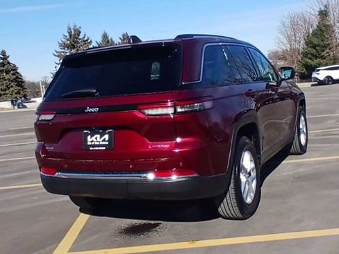 Used 2023 Jeep Grand Cherokee Laredo w/ Luxury Tech Group I image 2