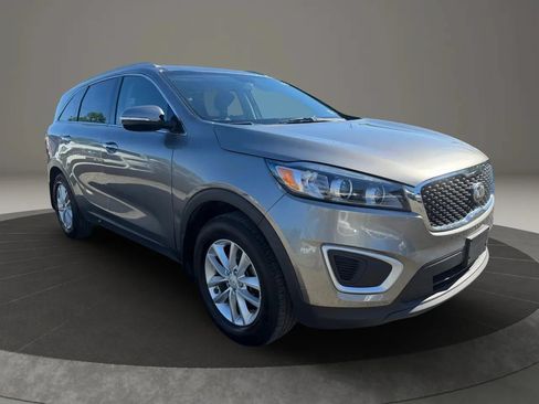 Used 2018 Kia Sorento FWD image 3